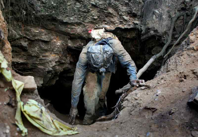 Južnoafrička Republika: Sud naredio policiji da ne ometa ilegalne rudare zlata