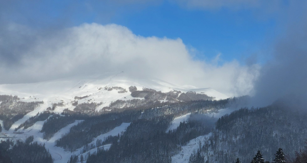 Promjenljivo oblačno sa dužim sunčanim intervalima