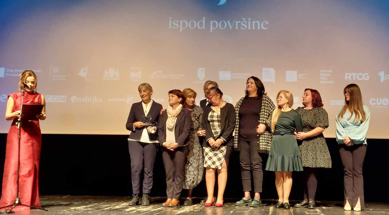 Žene Bara i Daliborka Uljarević direktorka CGO Žene Bara i Ljiljana Raičević dobitnice nagrade za građanski aktivizam i afirmaciju ljudskih prava