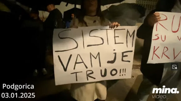 Protest ispred zgrade Vlade: Građani traže ostavku rukovodstva policije