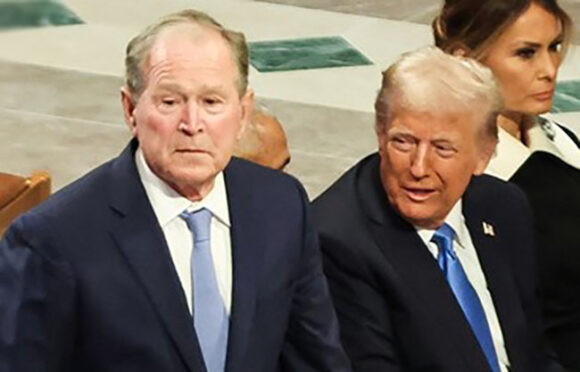 Buš nije ni pogledao Trampa