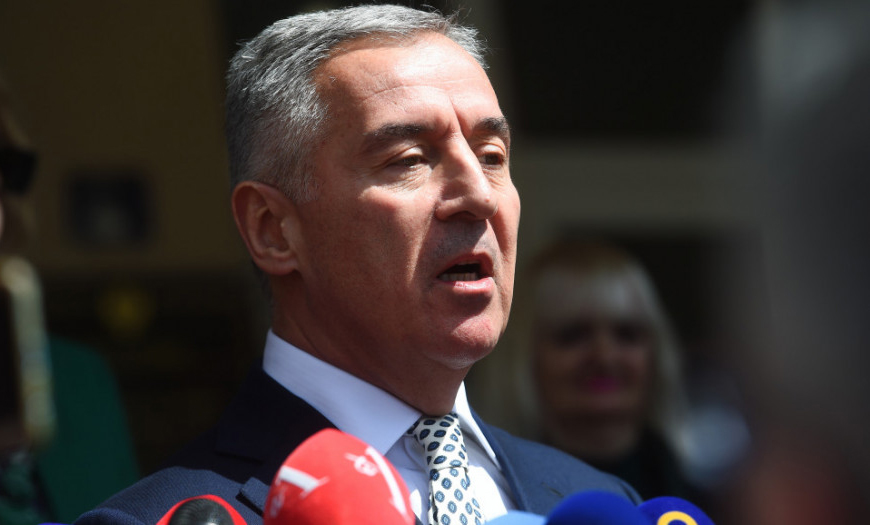 Nedokučiv je odgovor na pitanje – čemu ritualno pranje i umivanje lika i nedjela Mila Đukanovića? Kome treba Milo kao predavač na FPN u Sarajevu?