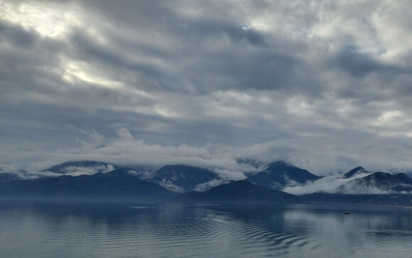 Krajem dana i tokom noći biće kiše povremeno