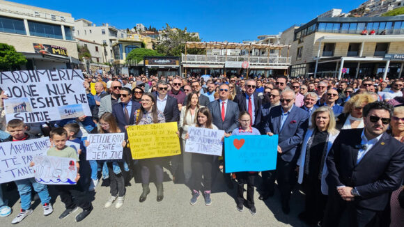 Ulcinj protestom reagovao na planove Vlade o svijetloj budućnosti