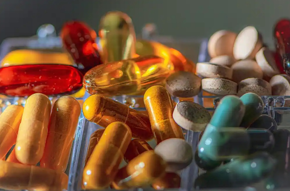 ilustracija Oprezno s vitaminskim suplementima