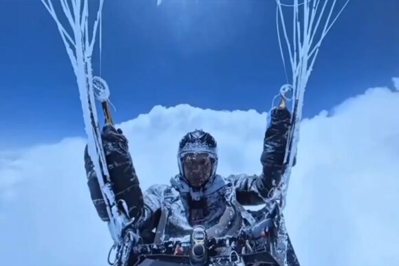 paraglajdera usisali oblaci