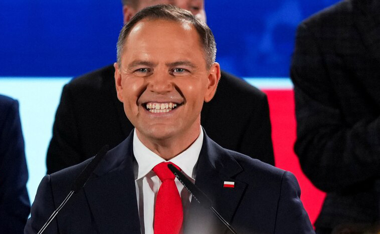 U drugom krugu predsjedničkih izbora u Poljskoj pobijedio je kandidat nacionalne desnice Karol Navrocki tijesnom većinom glasova.