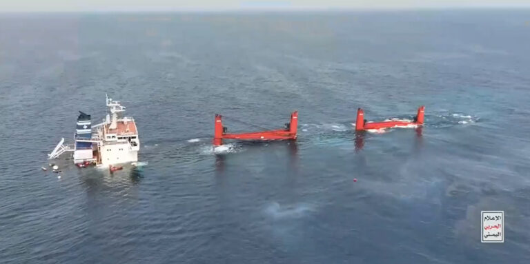 Huti potopili brod za rasuti teret