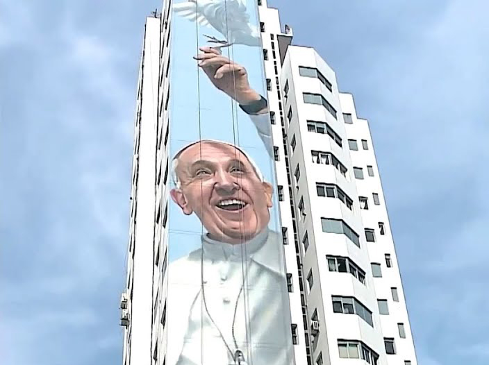 Papa Franjo na muralu