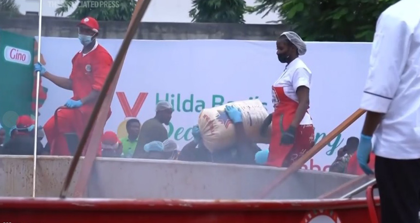 Foto: Screenshot Nigerijka pripremila najveću porciju džolof pirinča