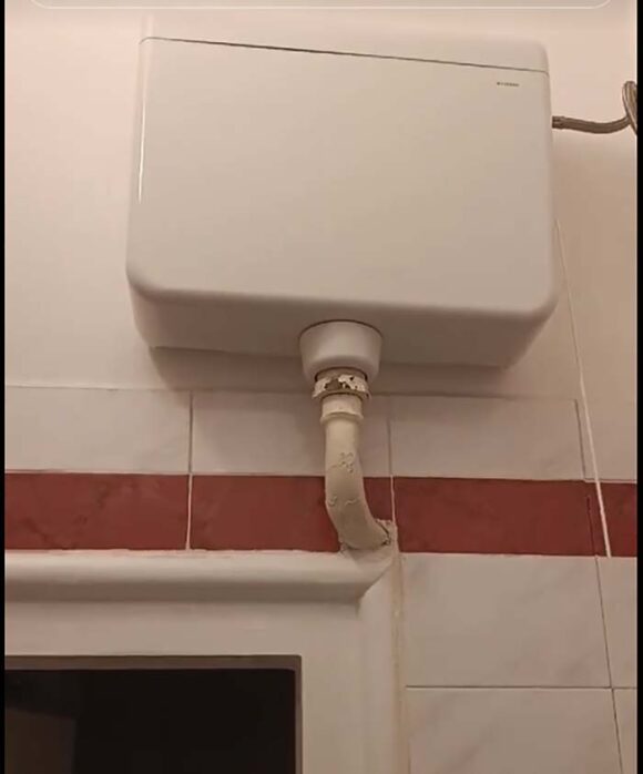 vodokotlic iznad vrata