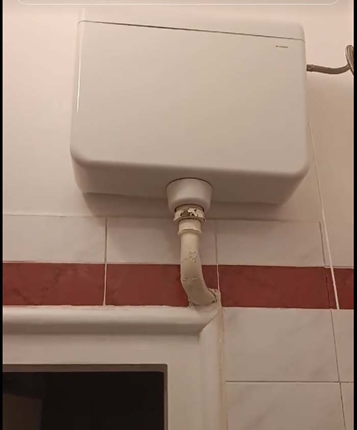 vodokotlic iznad vrata vodokotlic iznad vrata