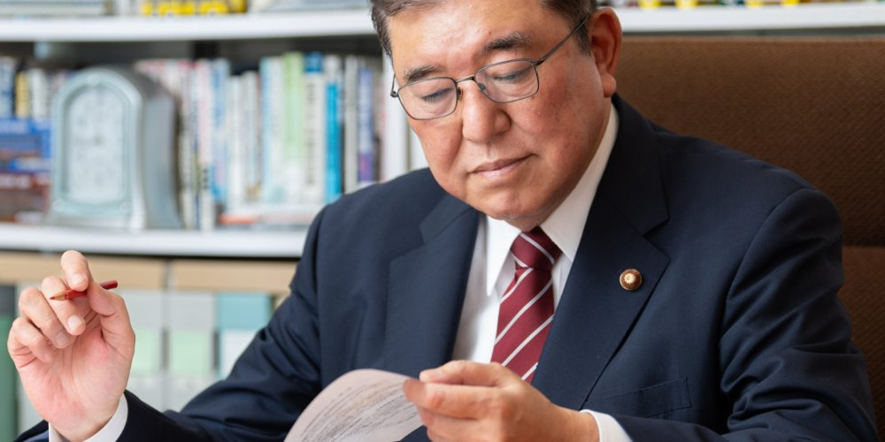 Premijer kome naočare dobro stoje