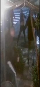 Ko je potegao nož - Podgoričanin ili strani državljanin? Isti snimak, dva zapažanja