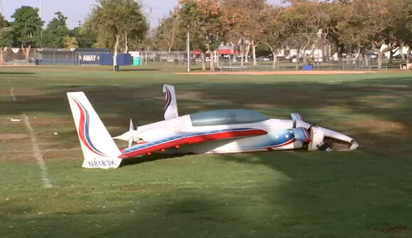 Ženi na glavu pao avion (