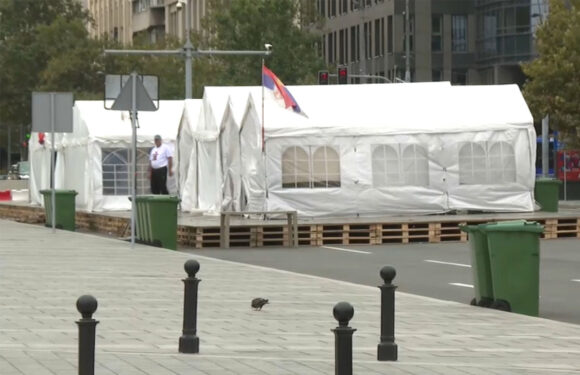 Okršaj poslanika sa policijom u Ćacilendu