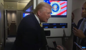 Bijela kuća ostala pri stavu da je Tramp s pravom nazvao jednu novinarku prasicom