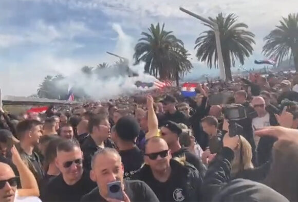 Navijači 'Hajduka' protestovali uz 'Za dom spremni'