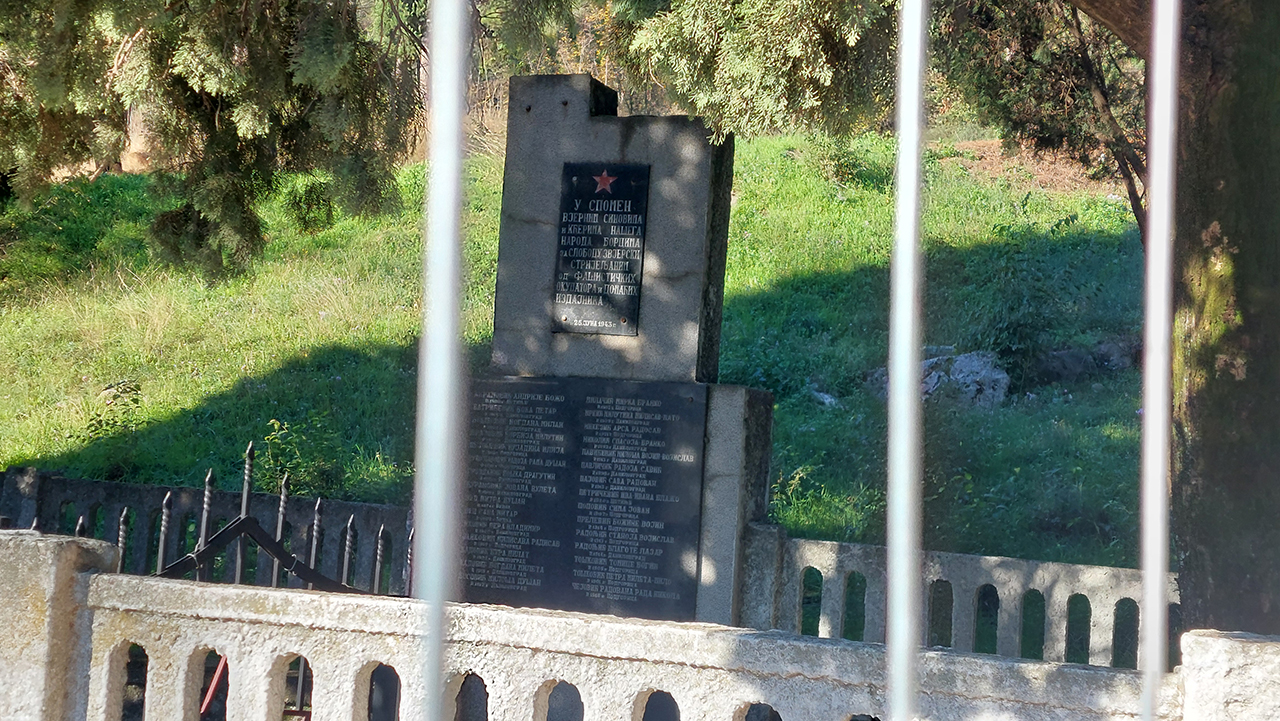 Spomenik strijeljanim rodoljubima ispod Ljubovića Skrivanje spomenika strijeljanim rodoljubima