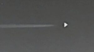 Snimljena nepoznata letjelica na noćnom nebu kod američkog vojnog poligona