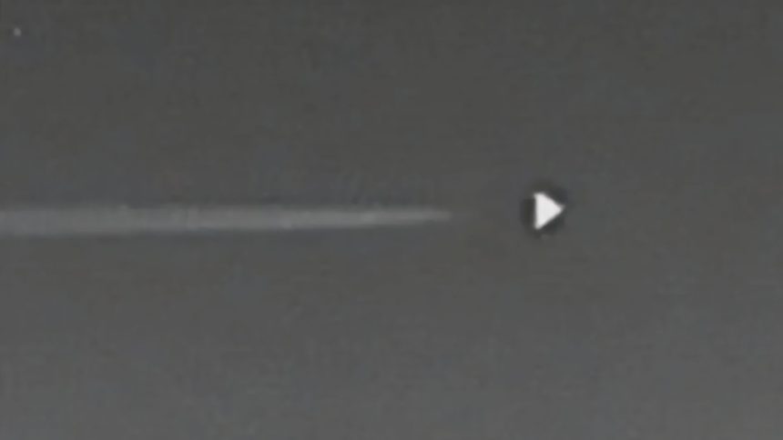 Snimljena nepoznata letjelica na noćnom nebu kod američkog vojnog poligona