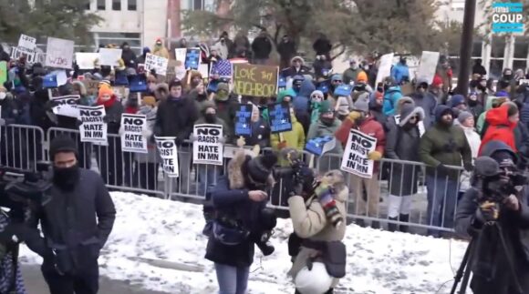 Mineapolis: Rastjerane Trampove pristalice