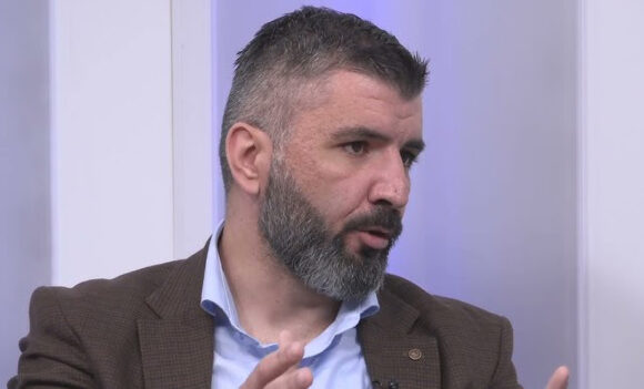 Radoš Žugić: Državna zastava je centralni simbol – uz nju samo crnogorska trobojka sa grbom iz perioda Kraljevine Crne Gore
