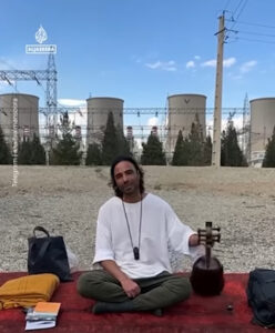 Iranski kompozitor brani elektrane sviranjem