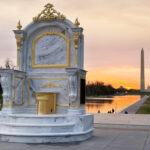 Zlatna WC šolja inspirisana Trampom